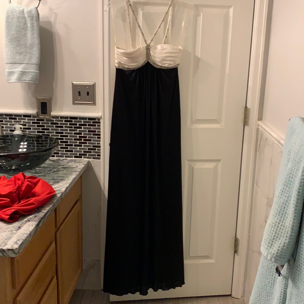 Black and white evening gown size 7